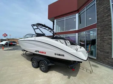 2024 Yamaha Boats AR250