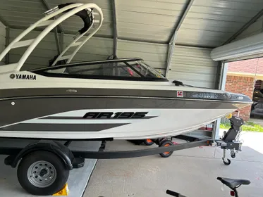 2023 Yamaha Boats AR195