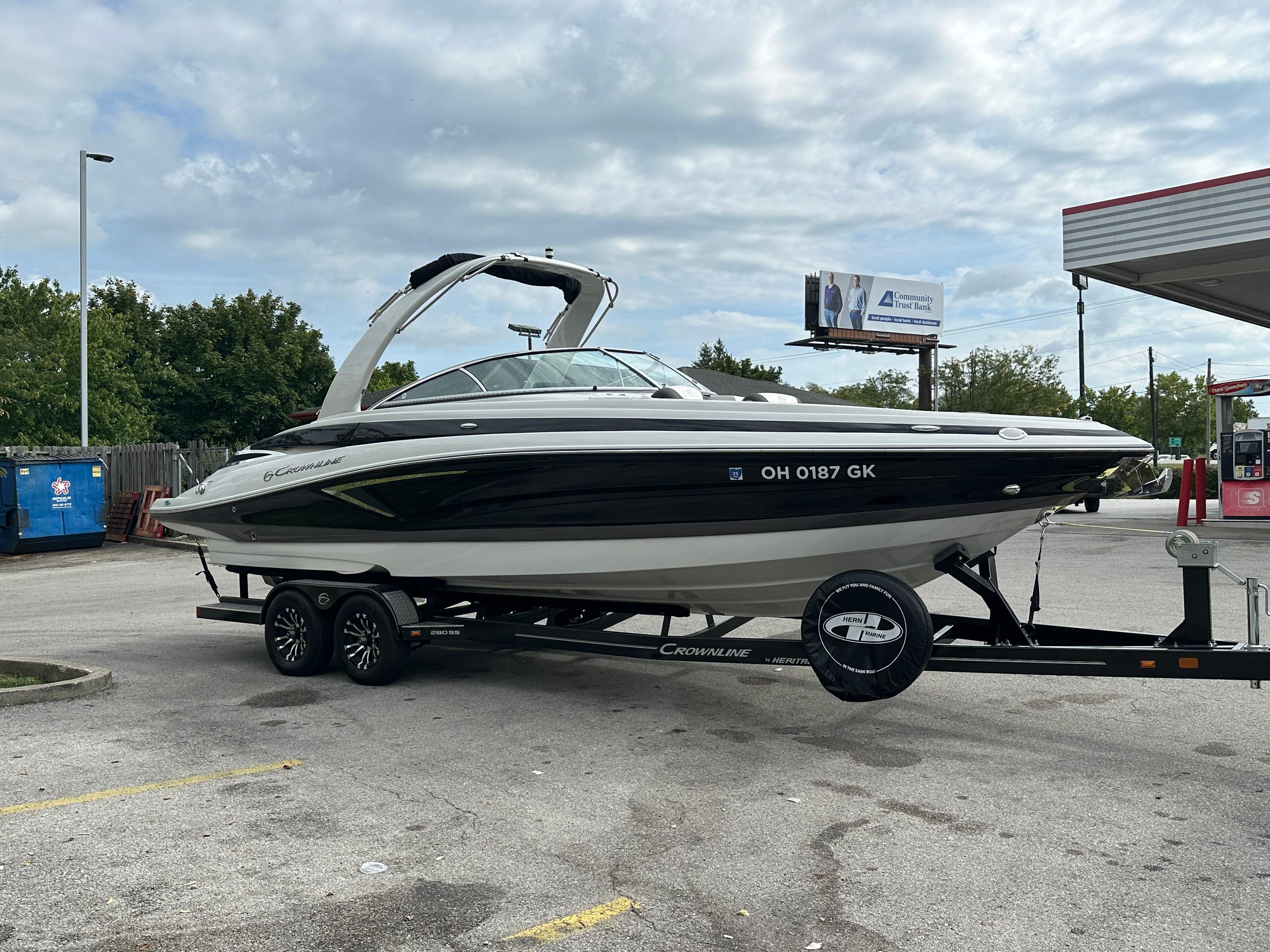 Used 2022 Crownline Bowrider, 45251 Cincinnati - Boat Trader