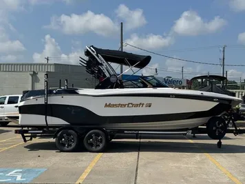 2024 MasterCraft XT23