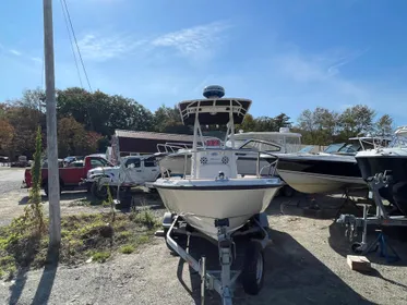 2017 Boston Whaler 190 Outrage