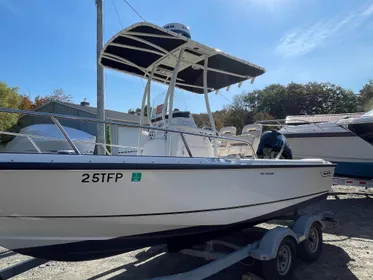 2017 Boston Whaler 190 Outrage