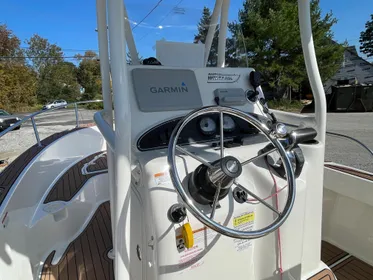 2017 Boston Whaler 190 Outrage