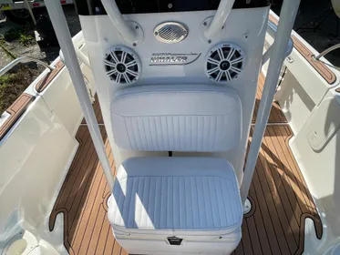 2017 Boston Whaler 190 Outrage