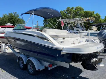 2012 Sea Ray 240 Sundeck