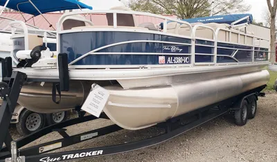 2019 Sun Tracker Fishin' Barge 22