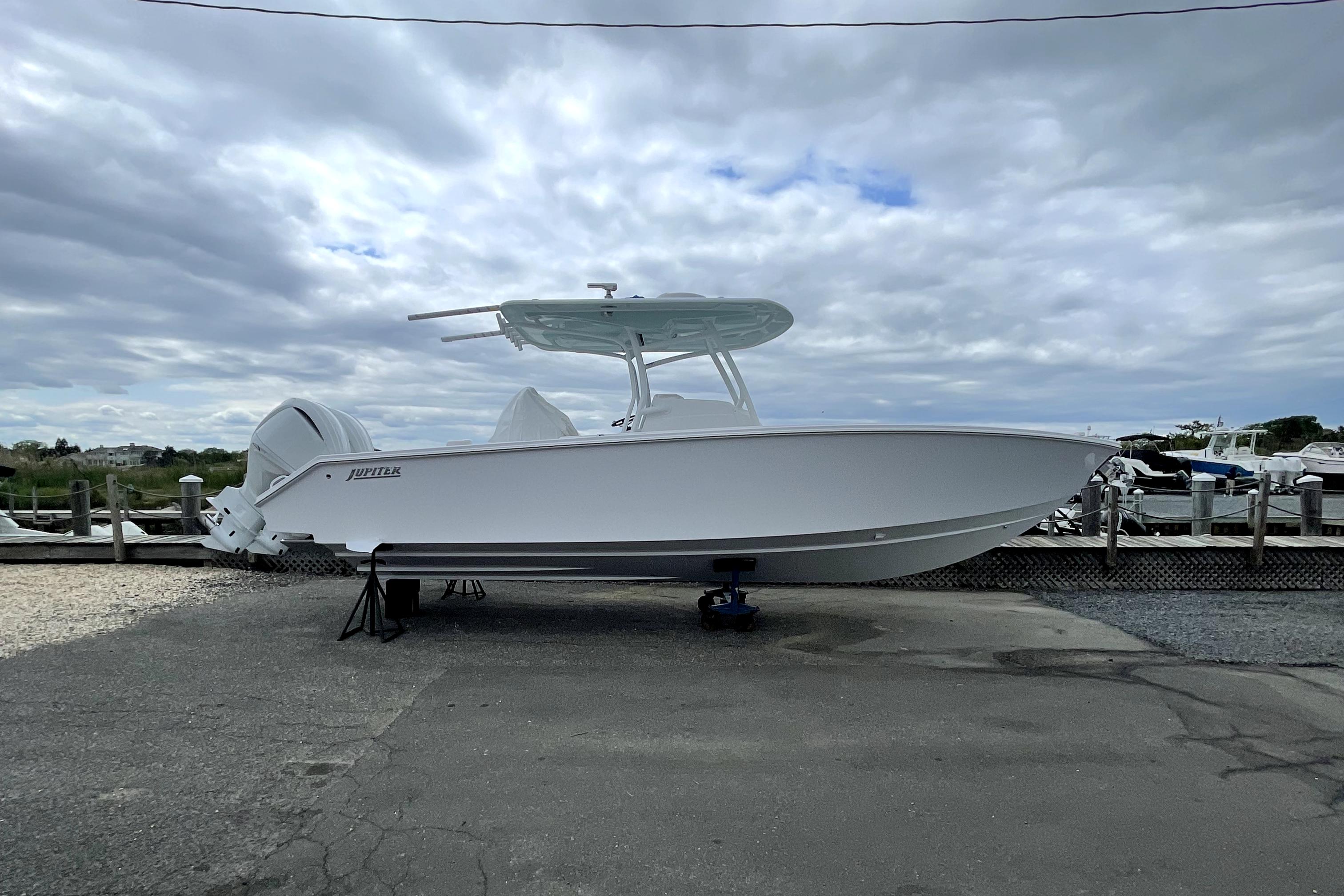 2023 Jupiter 30 HFS