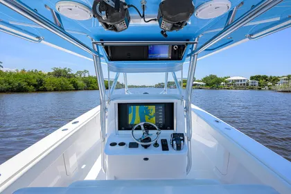 Bahama 41 Southern Accent - Electronics