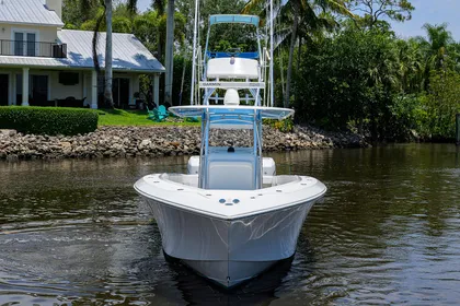 Bahama 41 Southern Accent - Bow Profile
