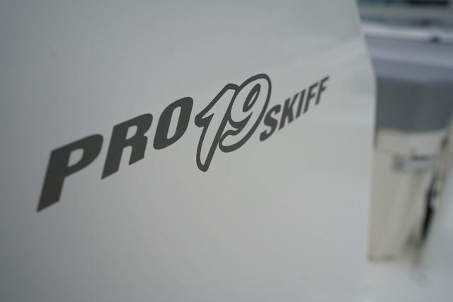 2023 Mako 19 Pro Skiff