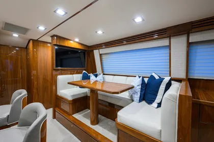 Viking 72 Bacchus - Interior Dinette