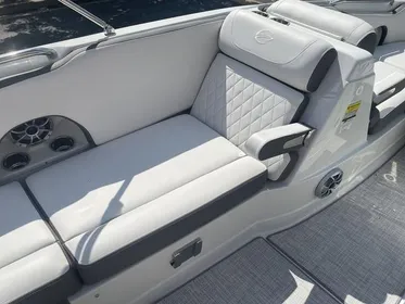 2024 Crownline E210 XS