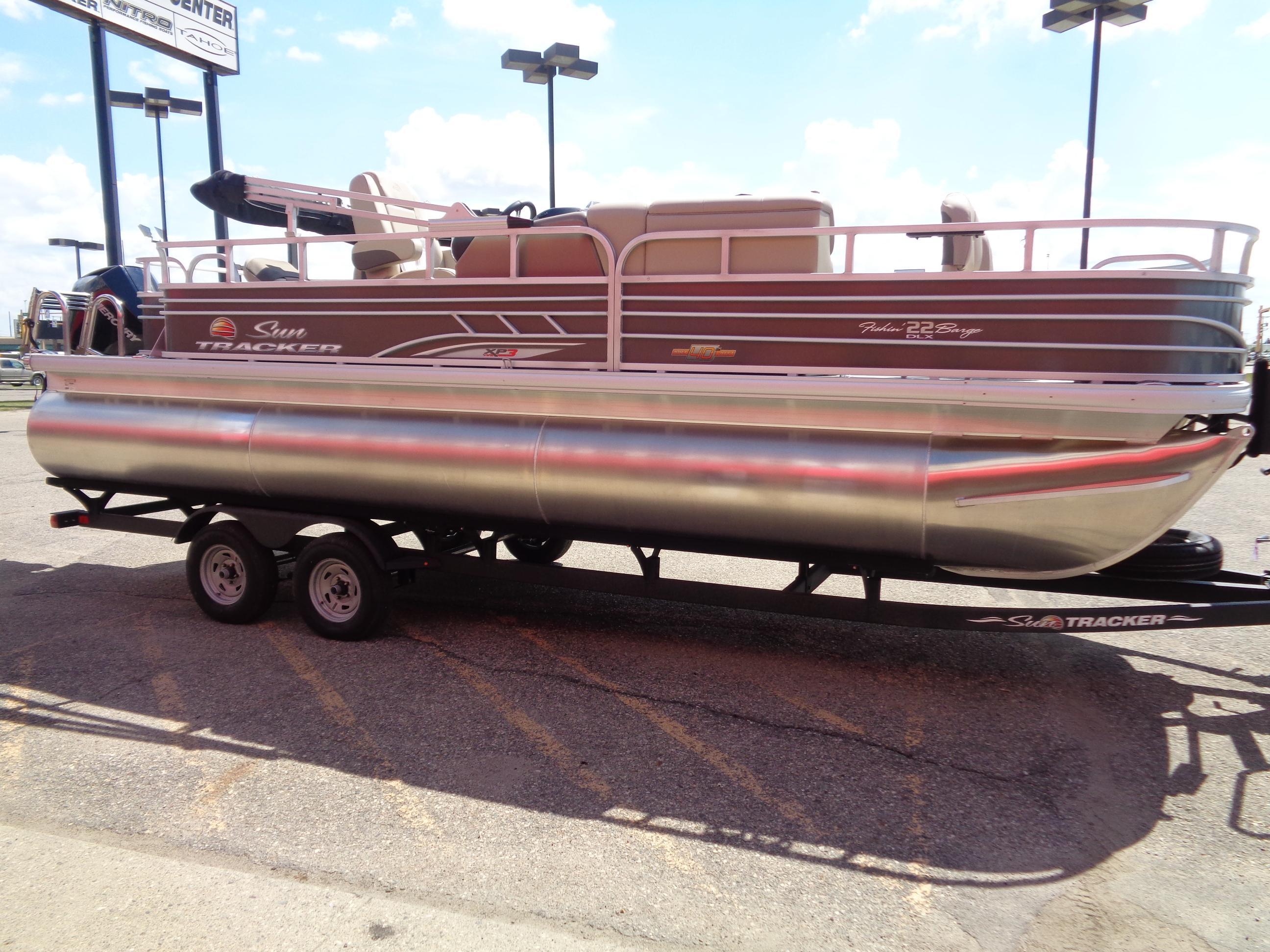 Fishing Pontoon Review: 2021 SunTracker 22 Fishin' Barge XP3 