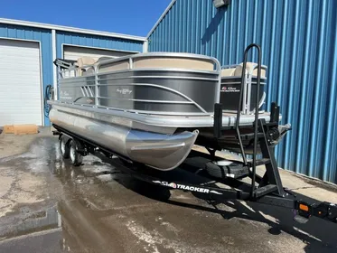 2023 Sun Tracker Party Barge 20 DLX