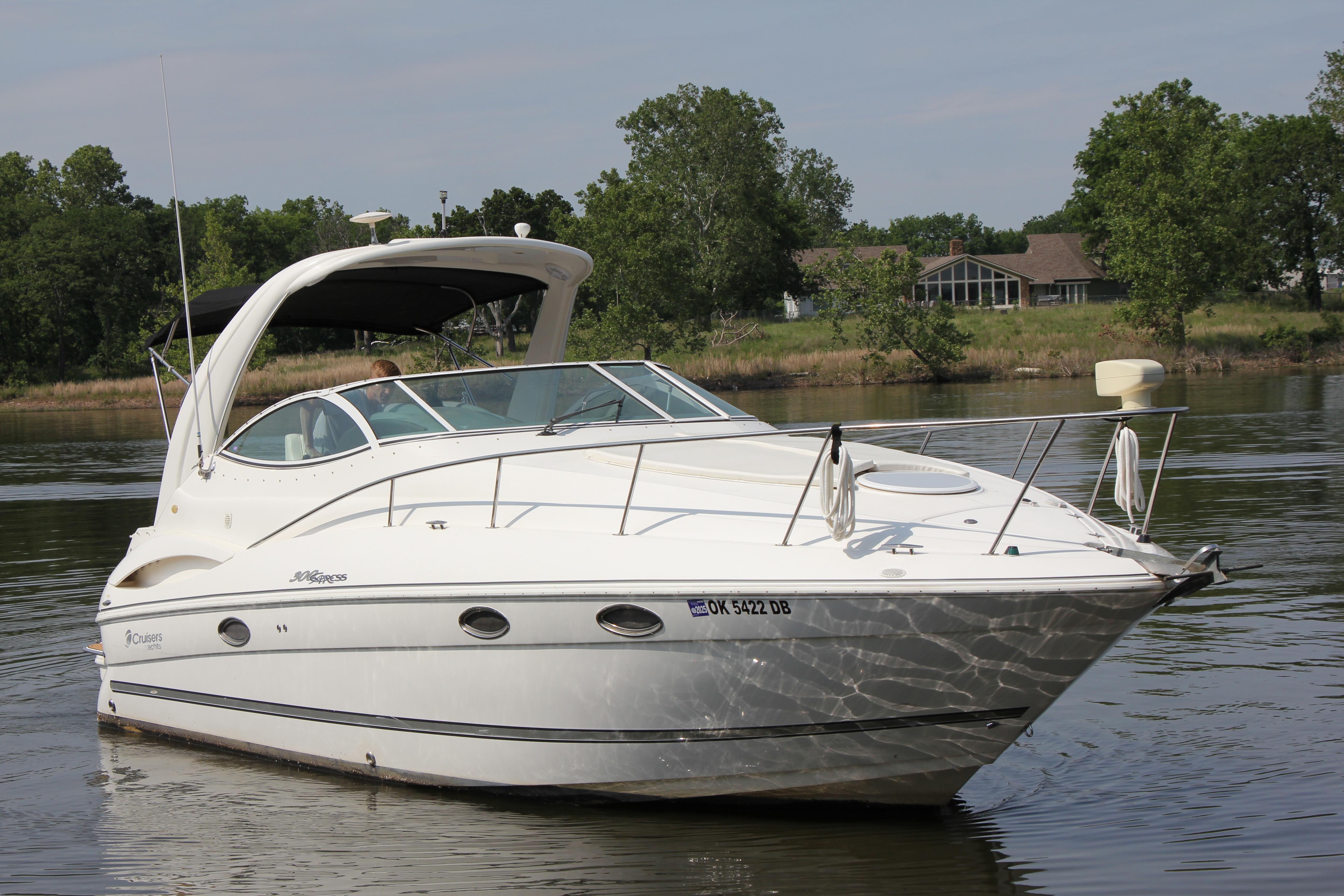 2005 cruisers yachts 300 express