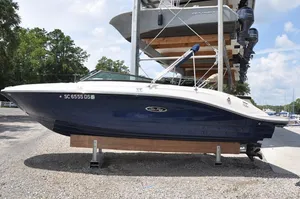 2022 Sea Ray SPX 230