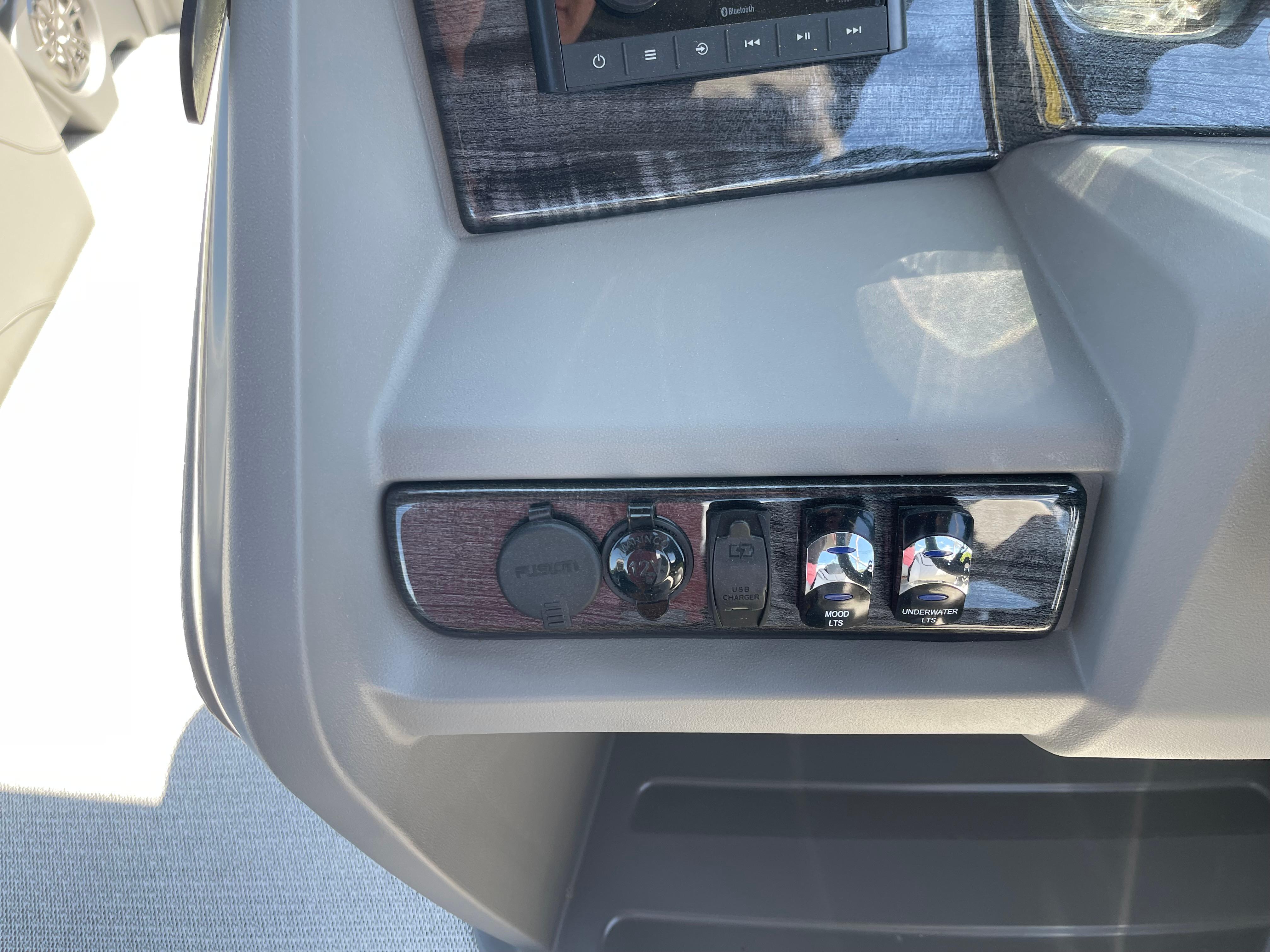 2024 Tahoe Pontoon LTZ Versatile Rear Bench