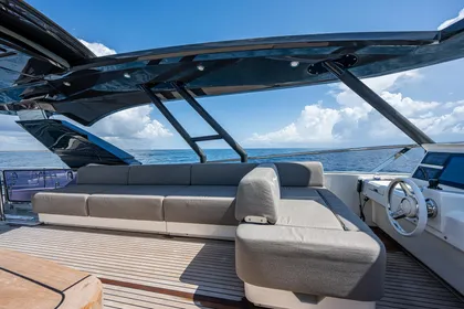 2017 Monte Carlo Yachts MCY 80 Flybridge