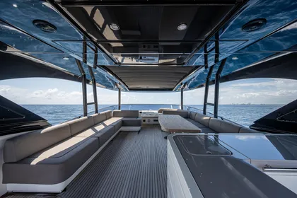 2017 Monte Carlo Yachts MCY 80 Flybridge