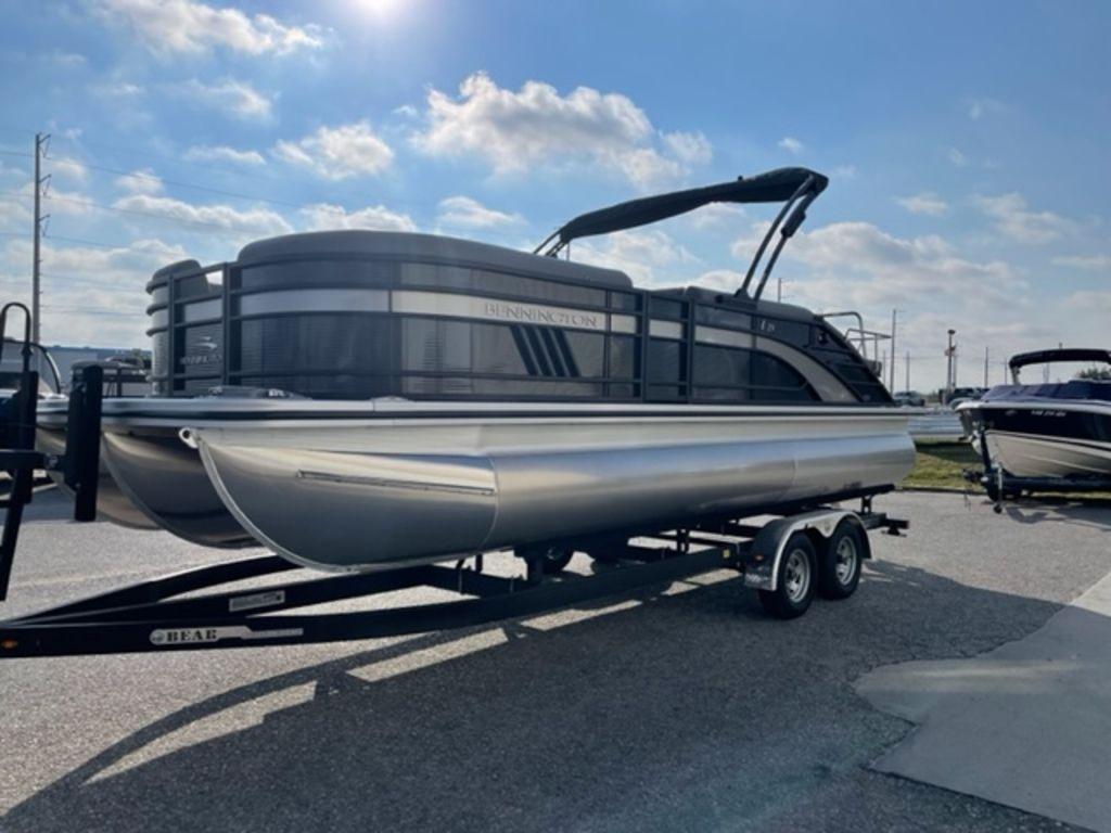 2023 Bennington 23 LSB Swingback Tritoon