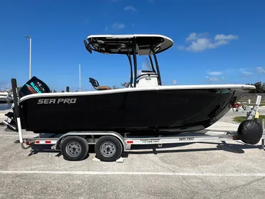 2018 Sea Pro 219 Center Console