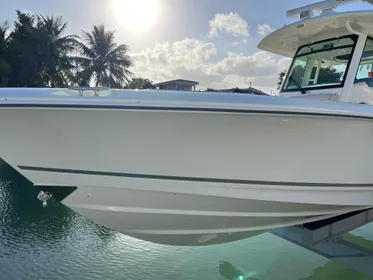 2020 Boston Whaler 330 Outrage