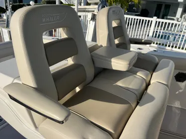 2020 Boston Whaler 330 Outrage