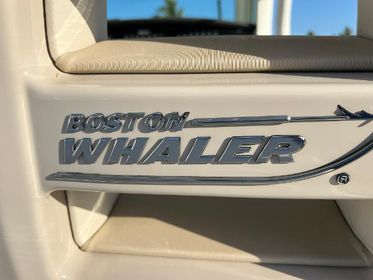 2020 Boston Whaler 330 Outrage