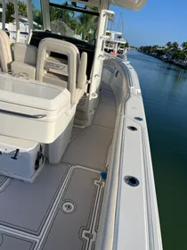 2020 Boston Whaler 330 Outrage