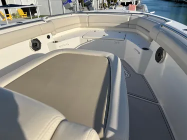 2020 Boston Whaler 330 Outrage