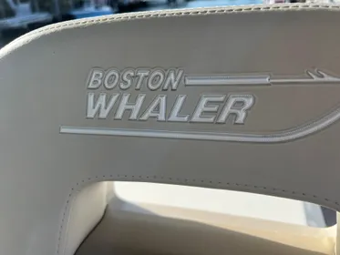 2020 Boston Whaler 330 Outrage