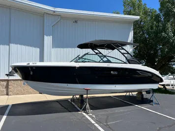 2025 Sea Ray SDX 270