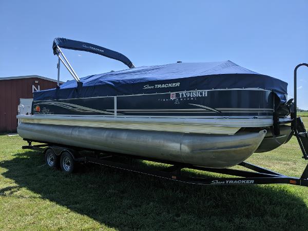 2016 tracker boat