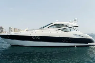 2013 Cruisers Yachts 540 Sports Coupe