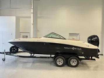 2024 NauticStar 203 DC