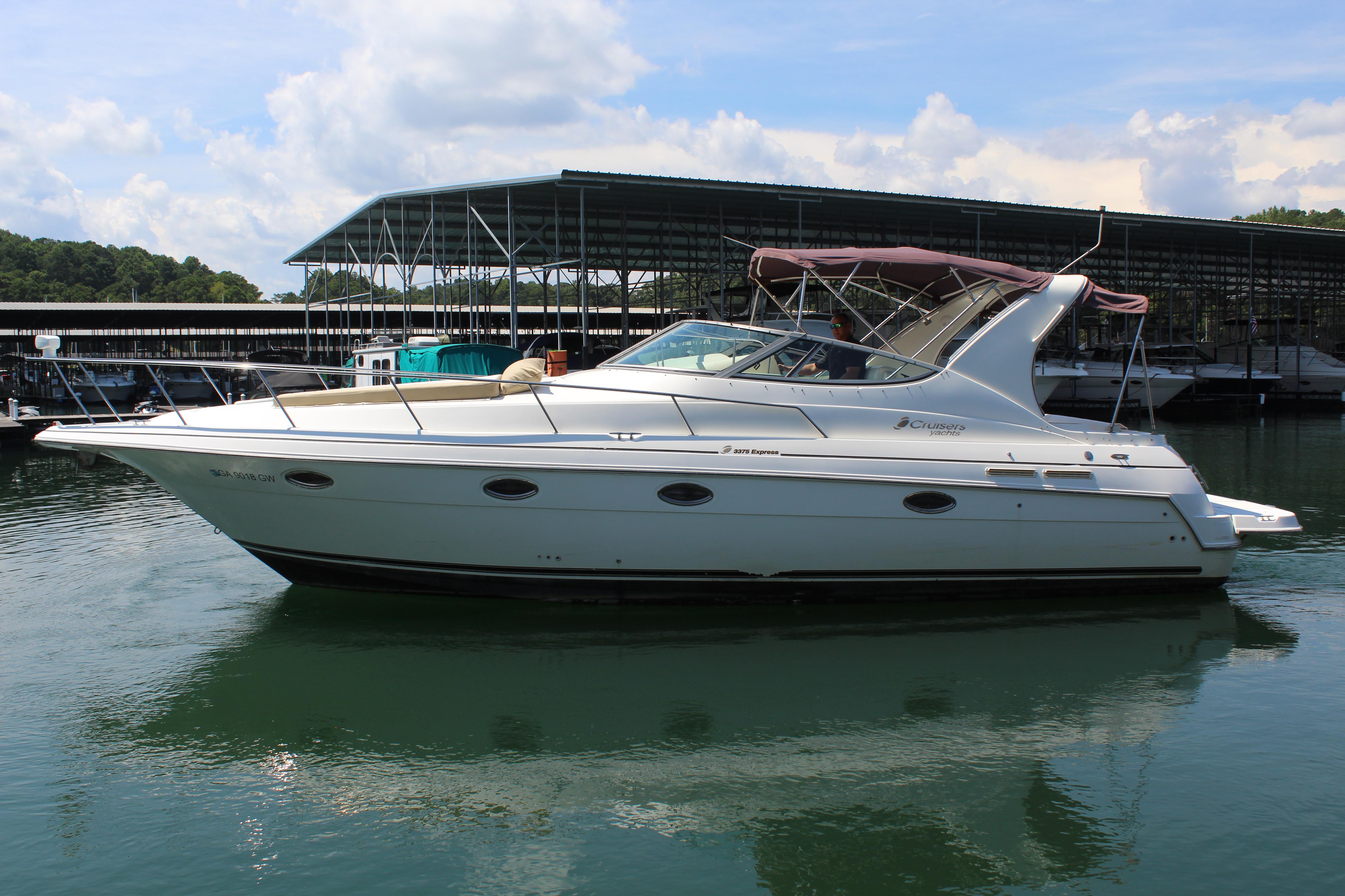 cruisers yachts 3375 express