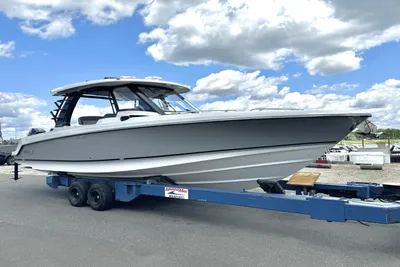 2024 Boston Whaler 350 Realm