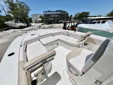 2019 Robalo 246 Cayman