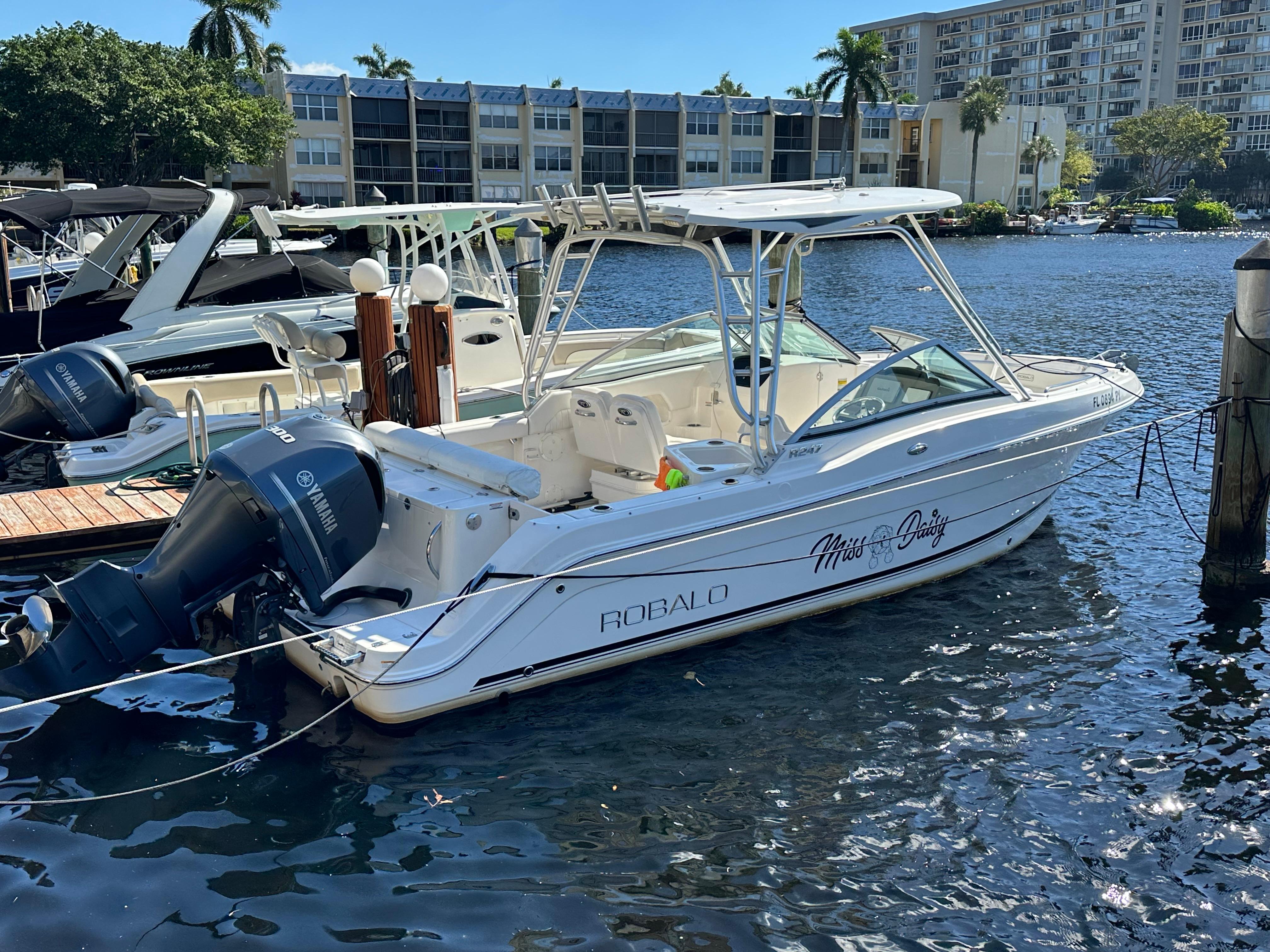 2015 Robalo R247 Dual Console