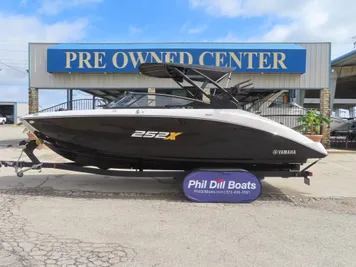 2023 Yamaha Boats 252 XE