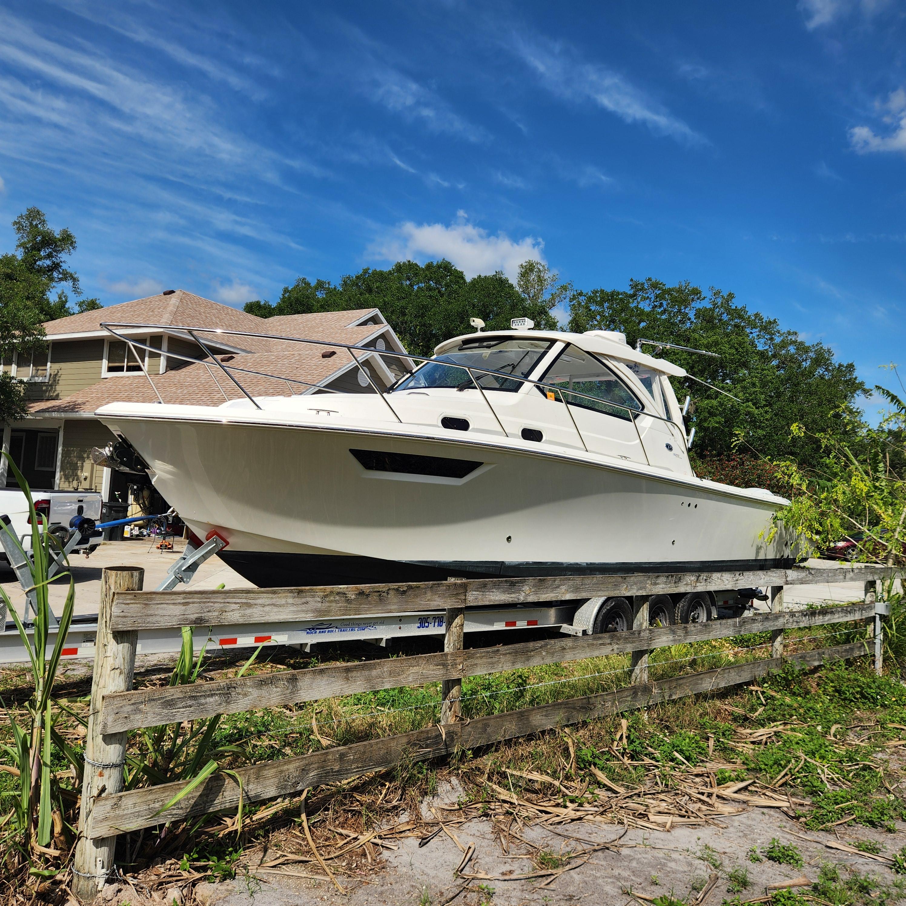 Pursuit OS 325, 32 Foot Offshore Fishing Boat