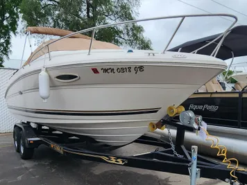 2001 Sea Ray 225 Weekender