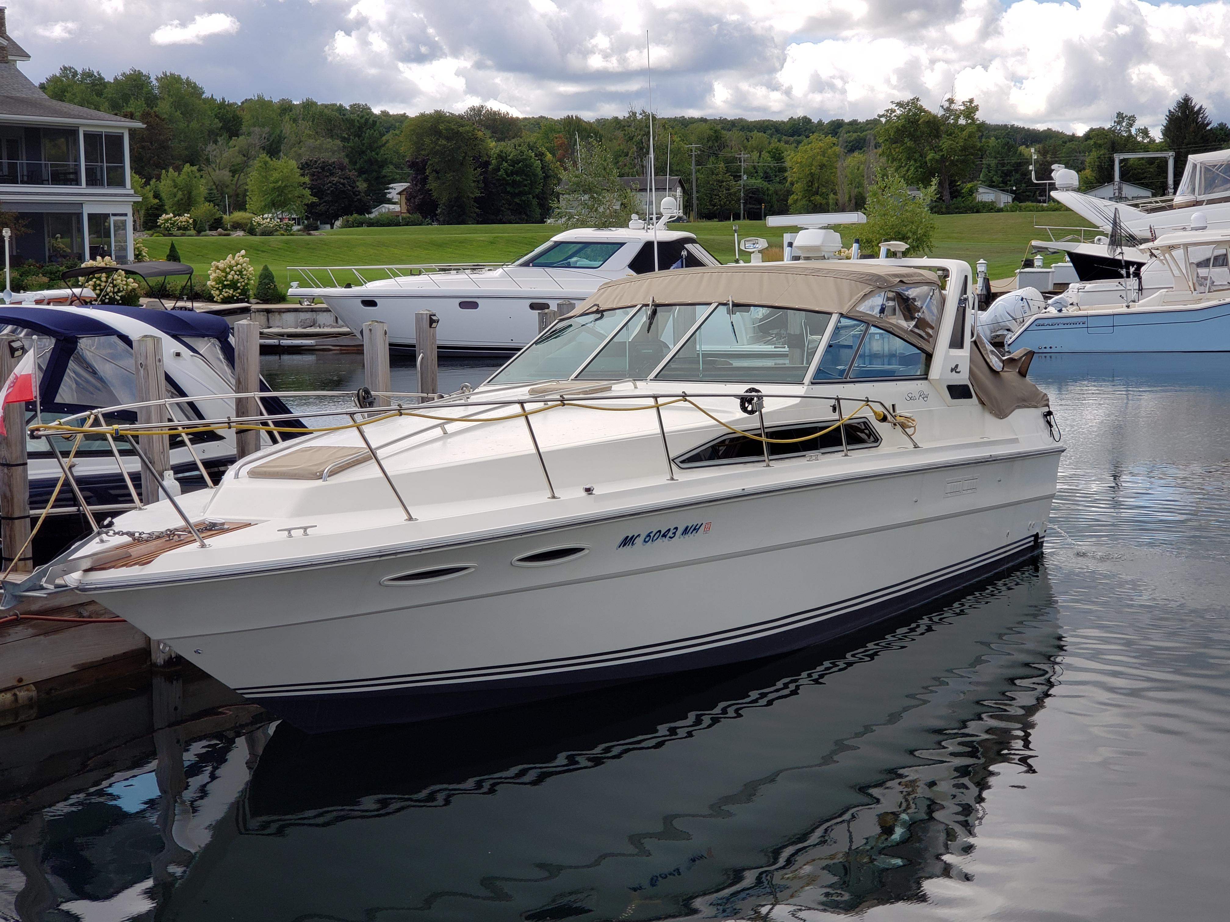 New 1987 Sea Ray 340 Express Cruiser, 49720 Charlevoix - Boat Trader