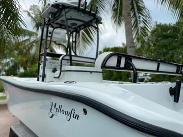 2016 Yellowfin 26 Hybrid