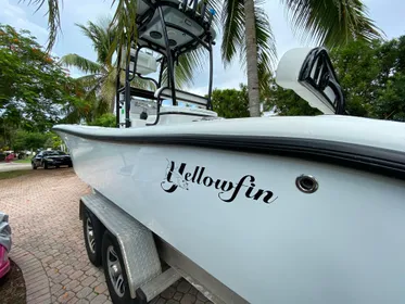 2016 Yellowfin 26 Hybrid