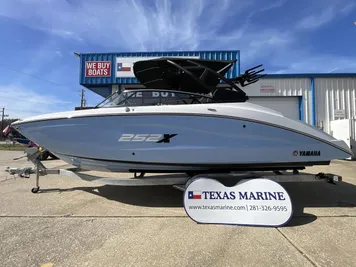 2024 Yamaha Boats 252 XE