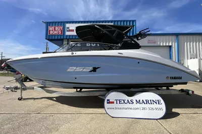 2024 Yamaha Boats 252 XE