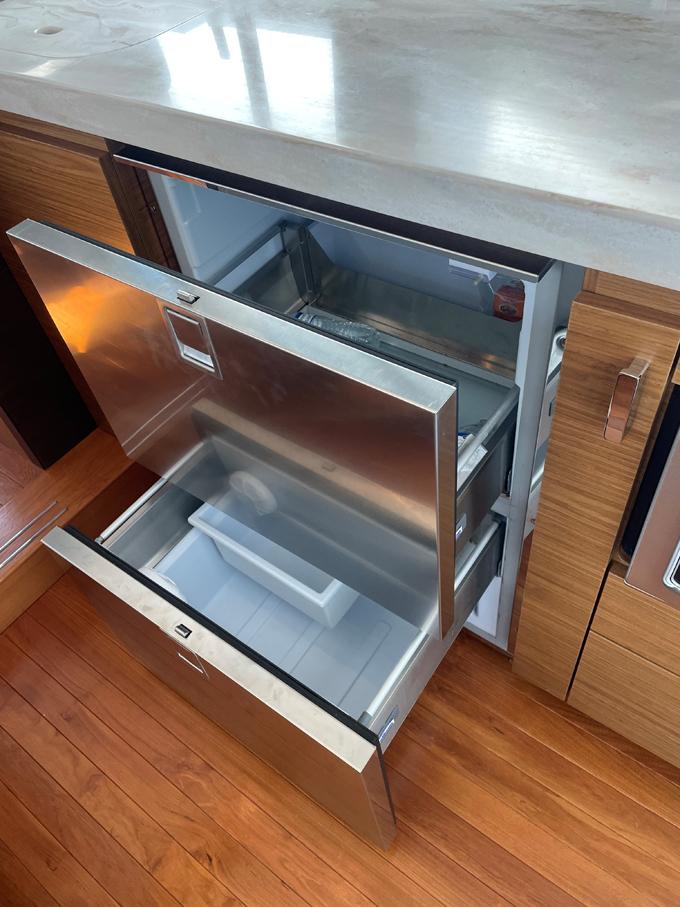 Refrigerator/Freezer Drawers