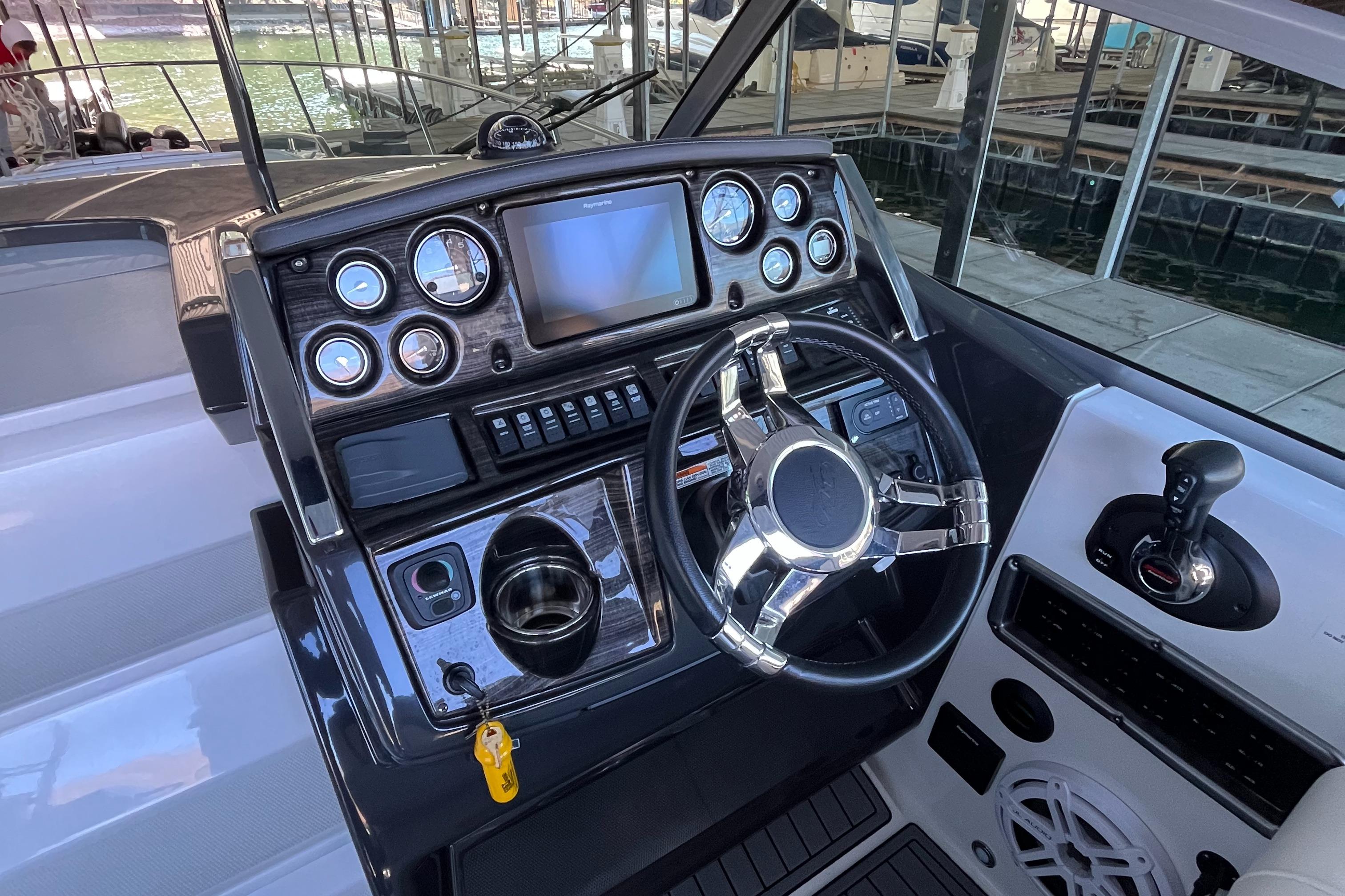 2020 Monterey 295 Sport Yacht
