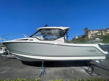 2023 Boston Whaler 325 Conquest